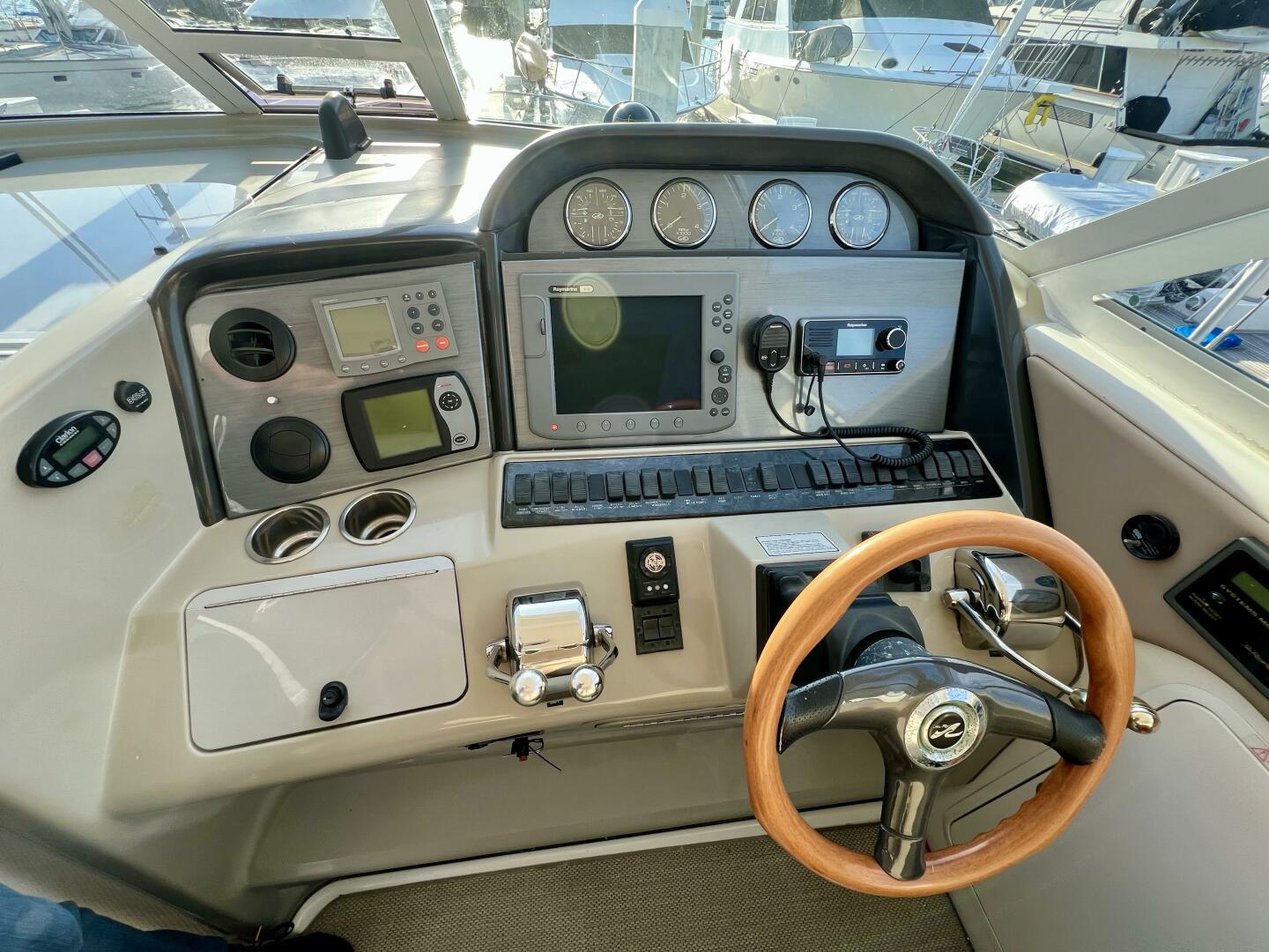Slide: The Image of Sea Ray 390 Motor Yacht 2005 - 5074131