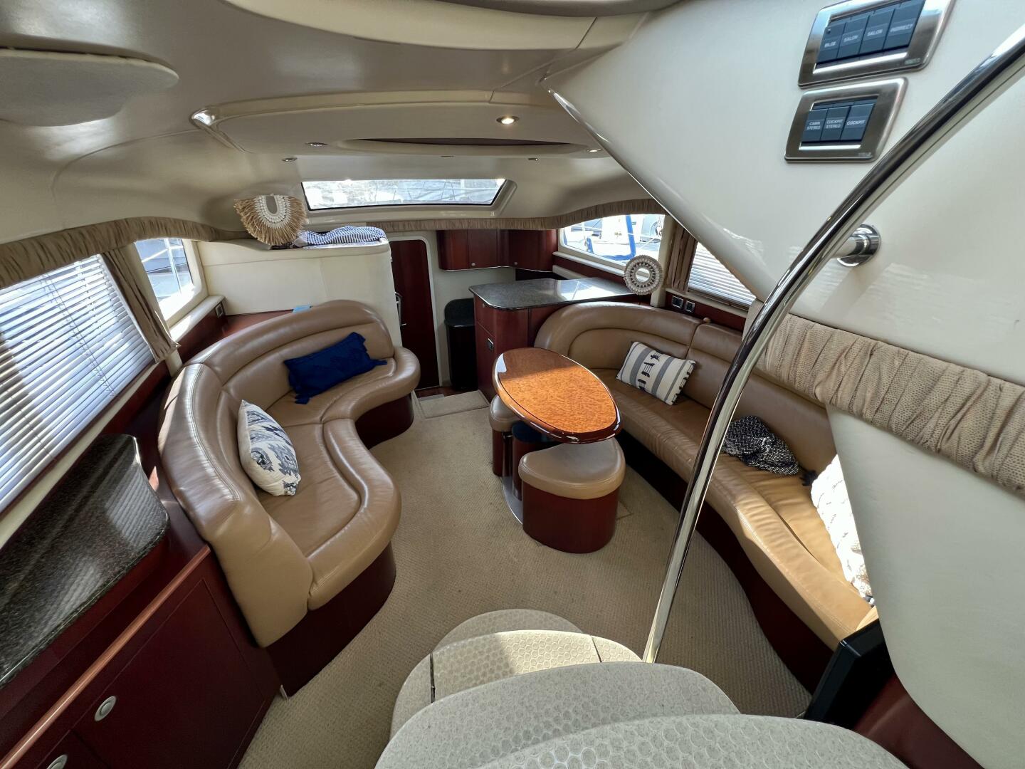 Slide: The Image of Sea Ray 390 Motor Yacht 2005 - 5074134