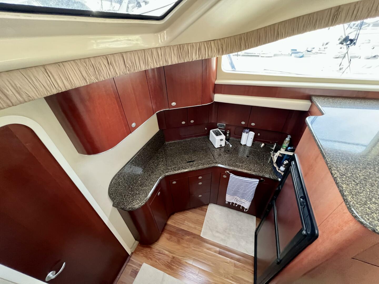Slide: The Image of Sea Ray 390 Motor Yacht 2005 - 5074140