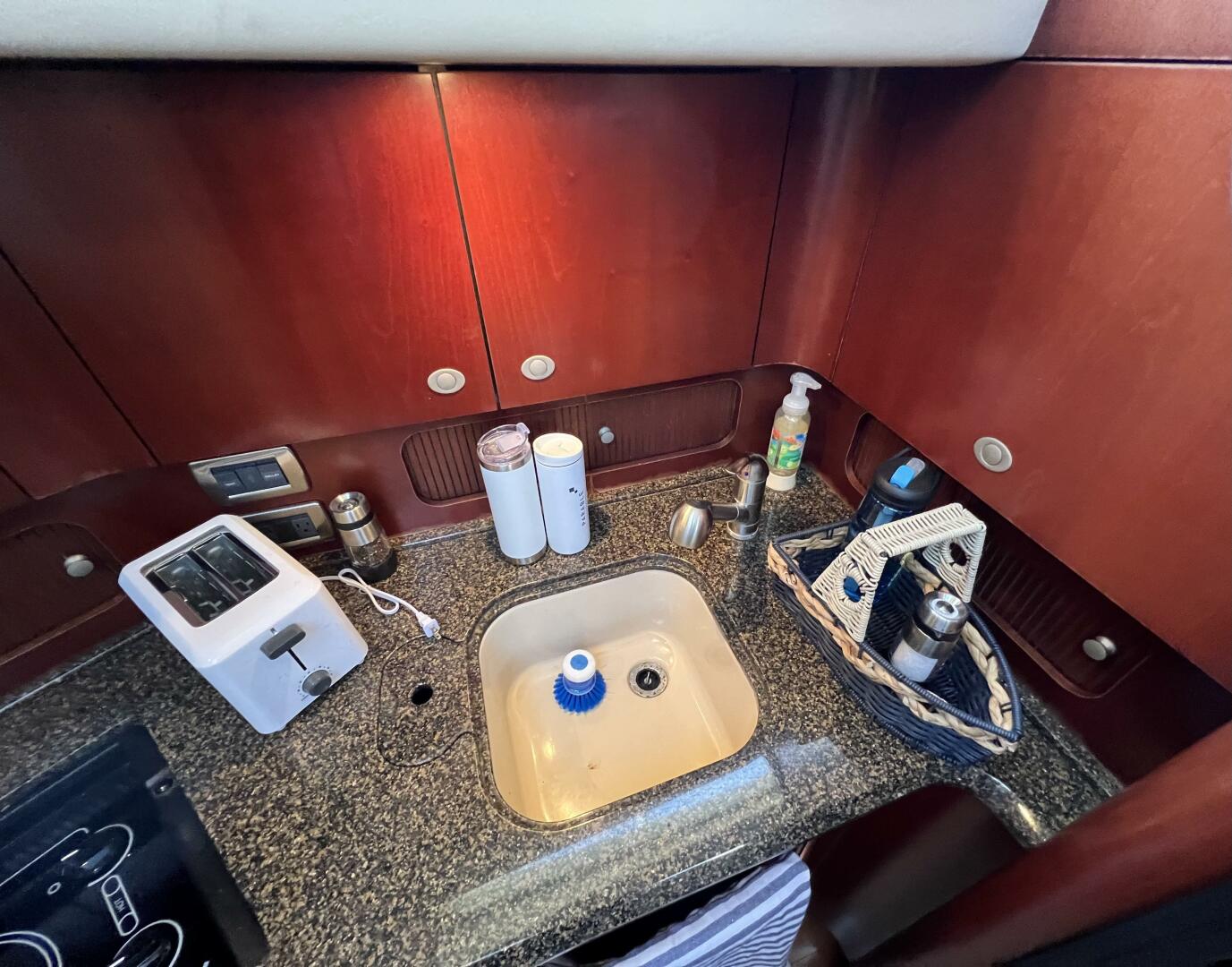 Slide: The Image of Sea Ray 390 Motor Yacht 2005 - 5074142