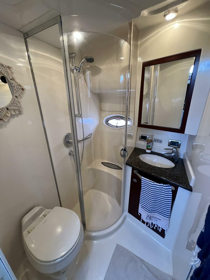 Slide: The Image of Sea Ray 390 Motor Yacht 2005 - 5074144