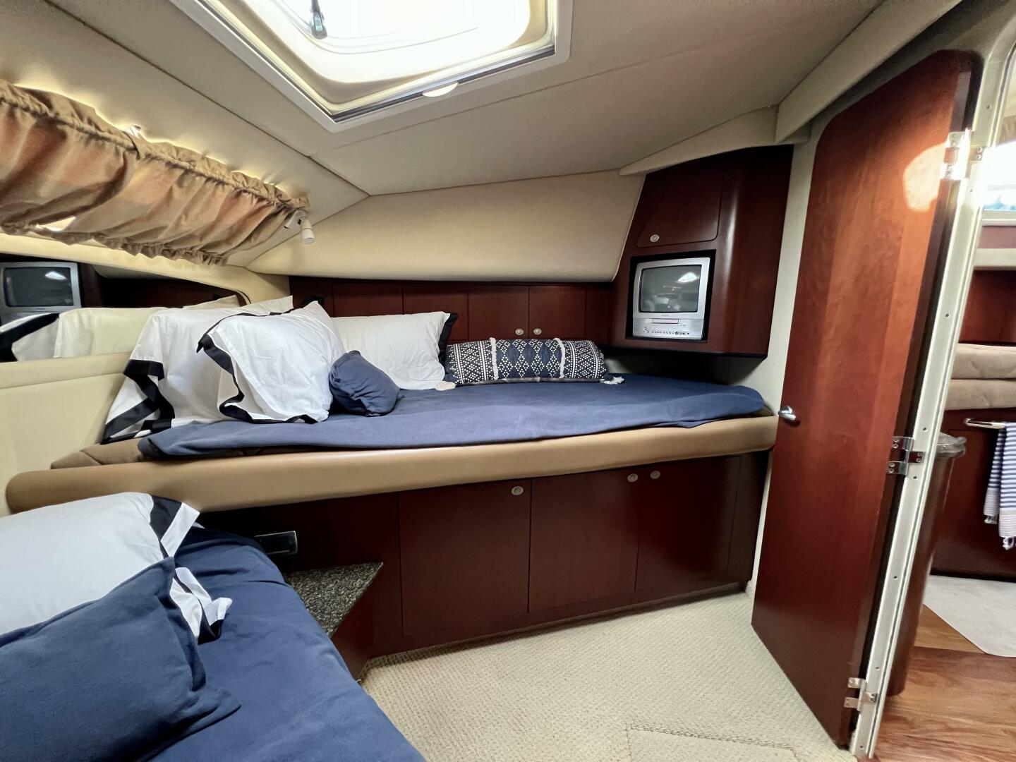 Slide: The Image of Sea Ray 390 Motor Yacht 2005 - 5074147