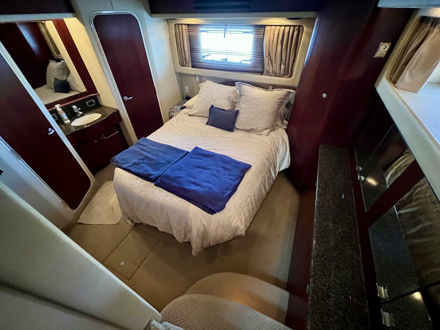 Slide: The Image of Sea Ray 390 Motor Yacht 2005 - 5074149