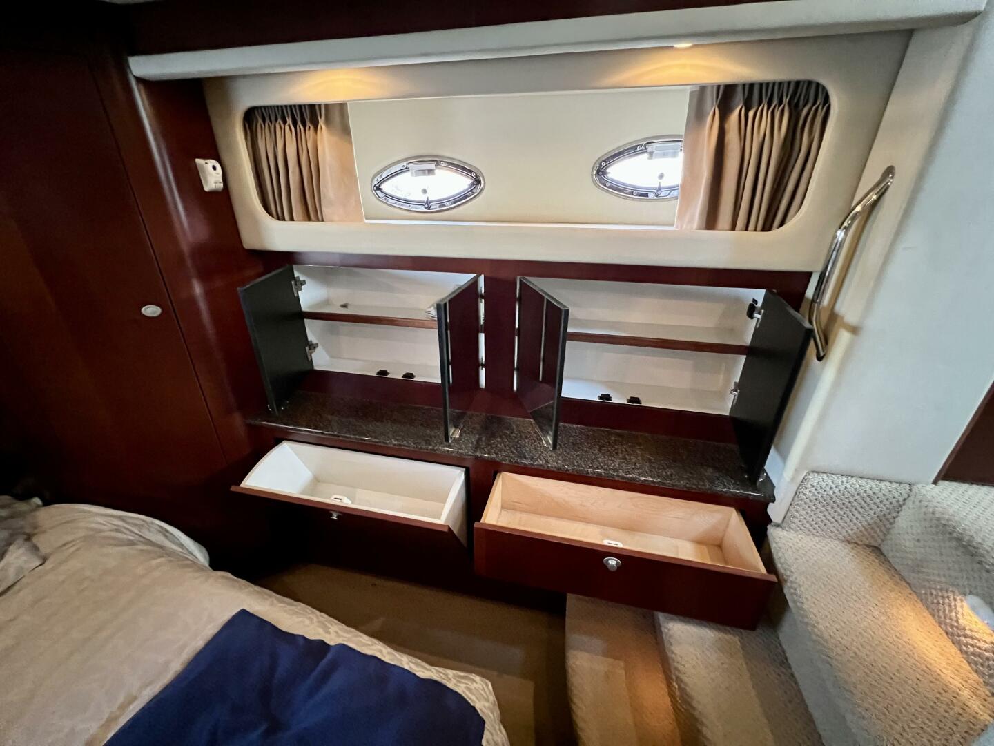 Slide: The Image of Sea Ray 390 Motor Yacht 2005 - 5074152