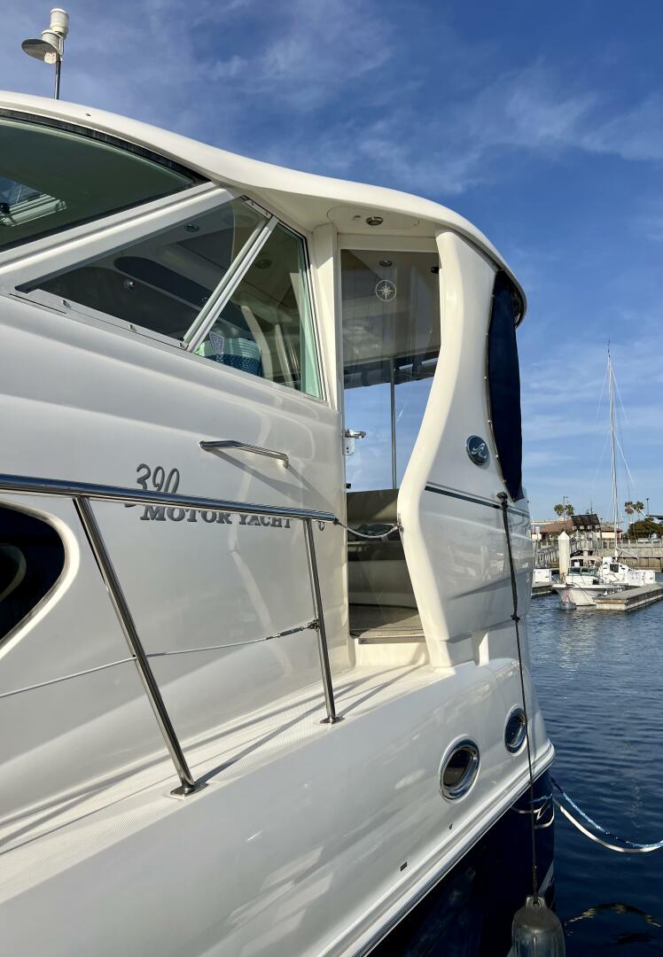 Slide: The Image of Sea Ray 390 Motor Yacht 2005 - 5074115