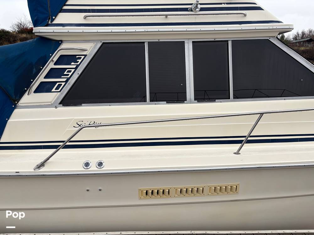 Slide: The Image of Sea Ray 390 Sportfisher 1985 - 15000683