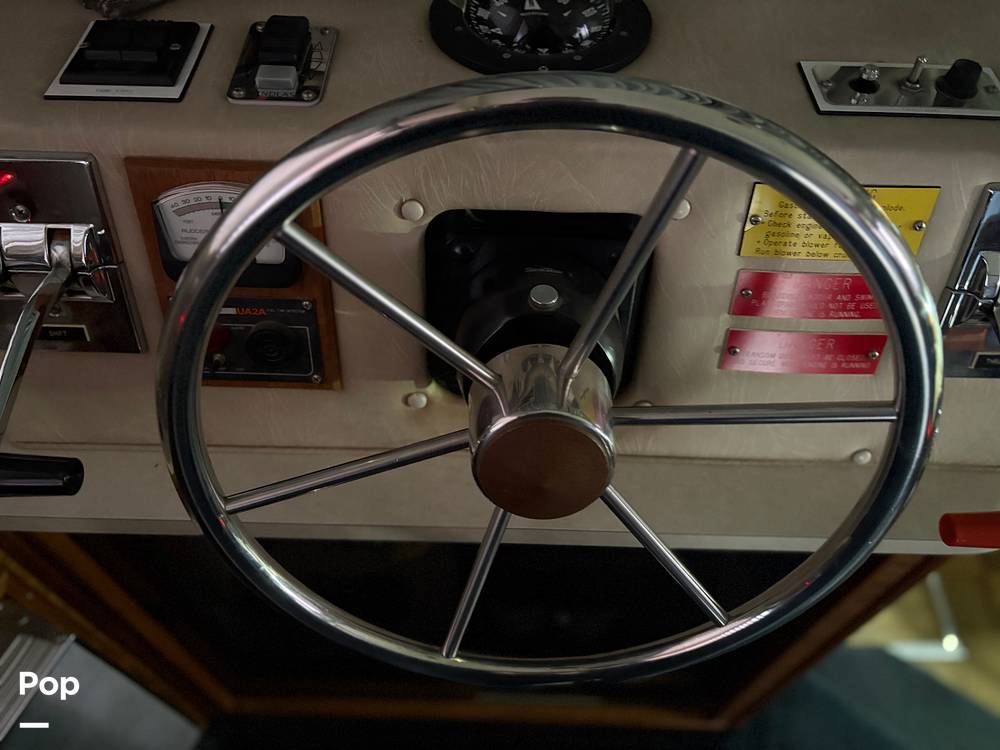Slide: The Image of Sea Ray 390 Sportfisher 1985 - 15000591