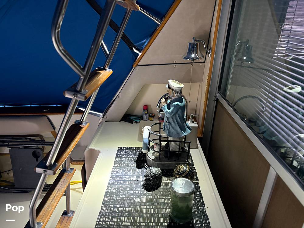 Slide: The Image of Sea Ray 390 Sportfisher 1985 - 15000602