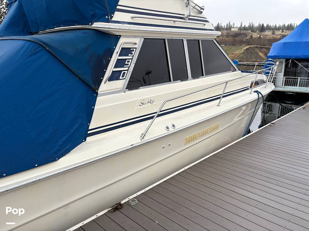 Slide: The Image of Sea Ray 390 Sportfisher 1985 - 15000472