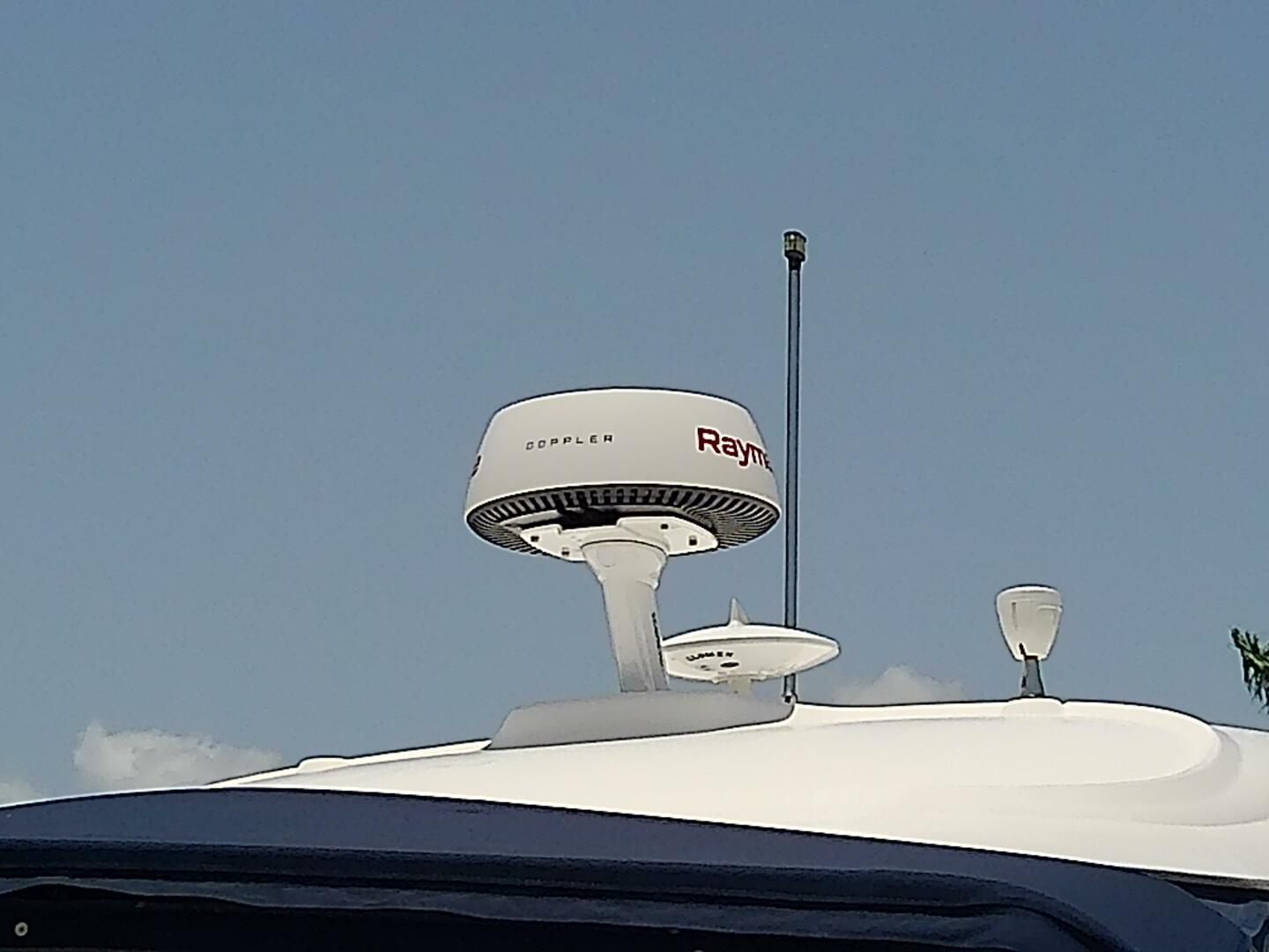 Slide: The Image of Sea Ray 390 Sundancer 2005 - 5373593