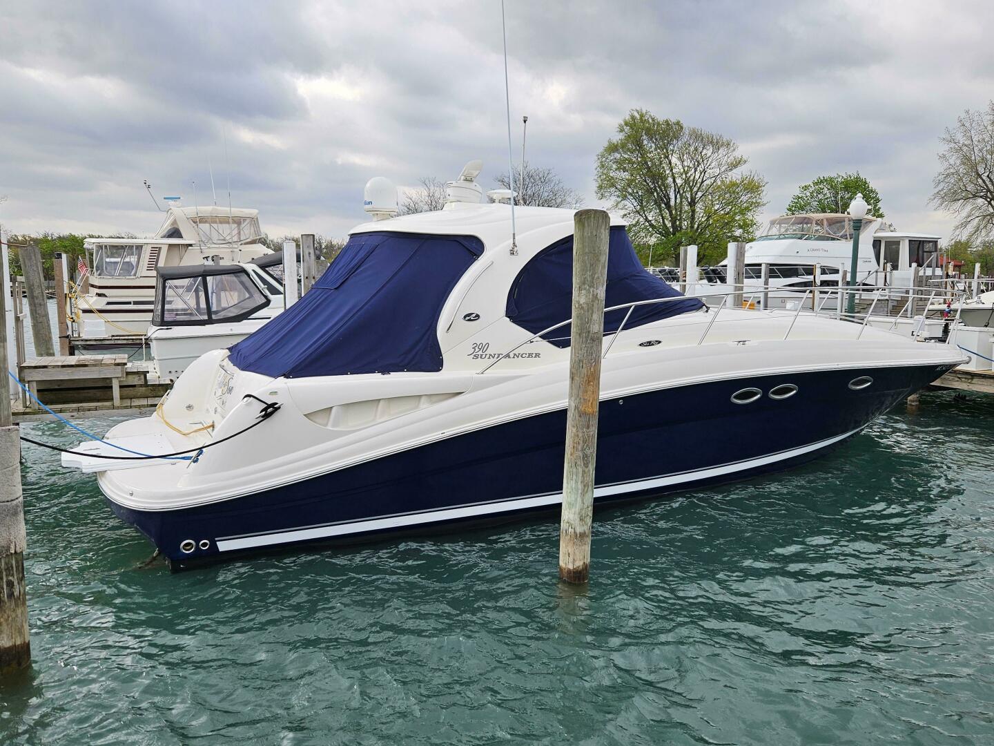Slide: The Image of Sea Ray 390 Sundancer 2005 - 5290528