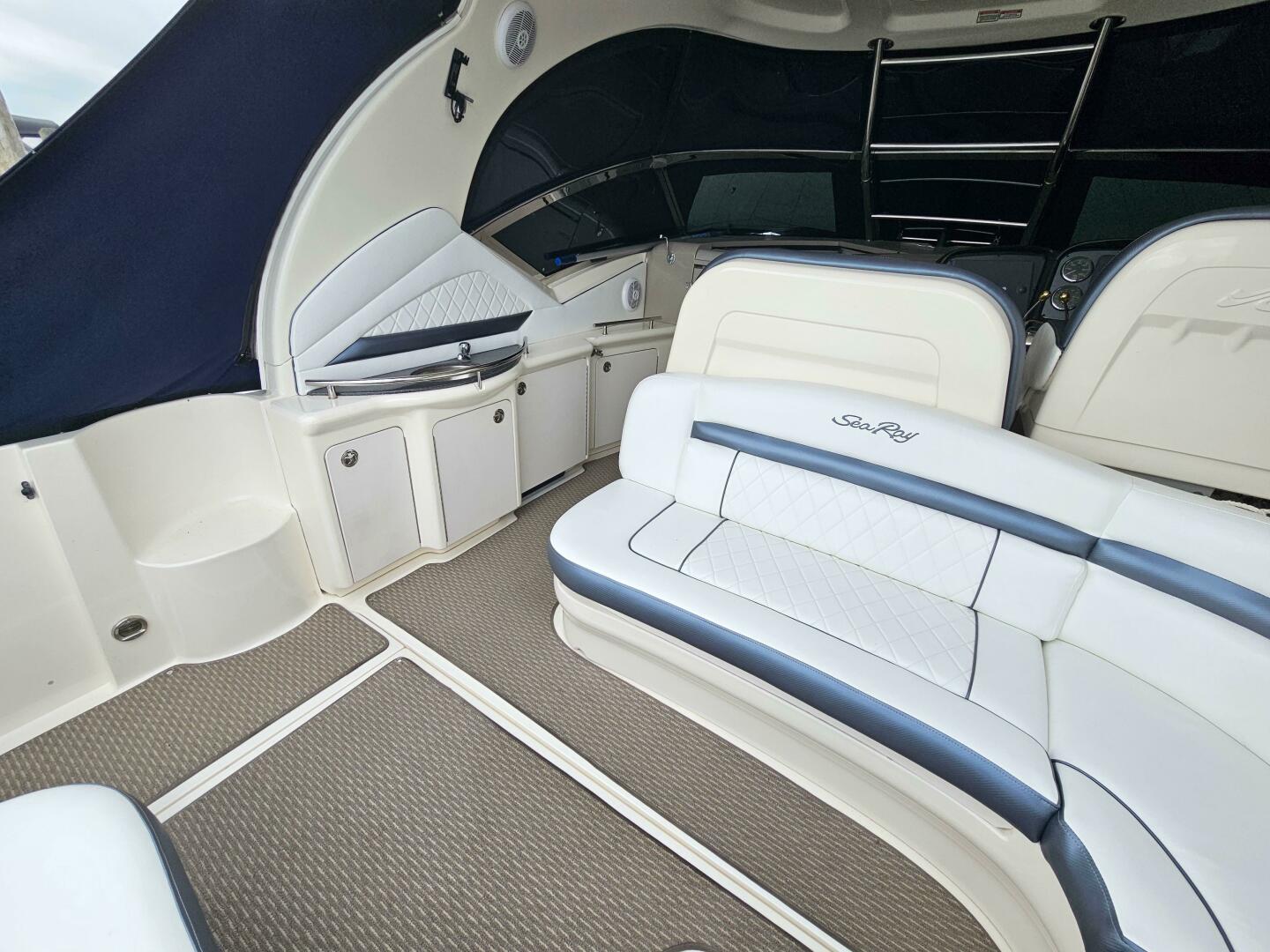 Slide: The Image of Sea Ray 390 Sundancer 2005 - 5290539