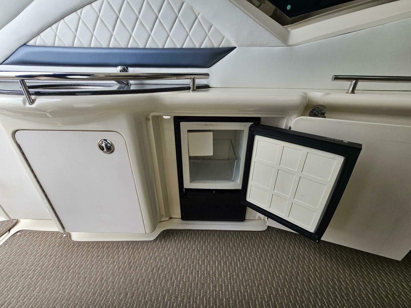 Slide: The Image of Sea Ray 390 Sundancer 2005 - 5290541