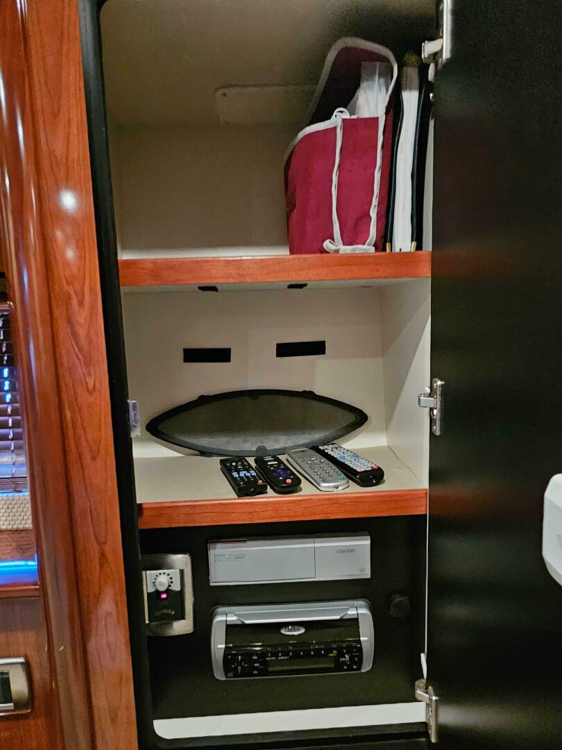 Slide: The Image of Sea Ray 390 Sundancer 2005 - 5290553