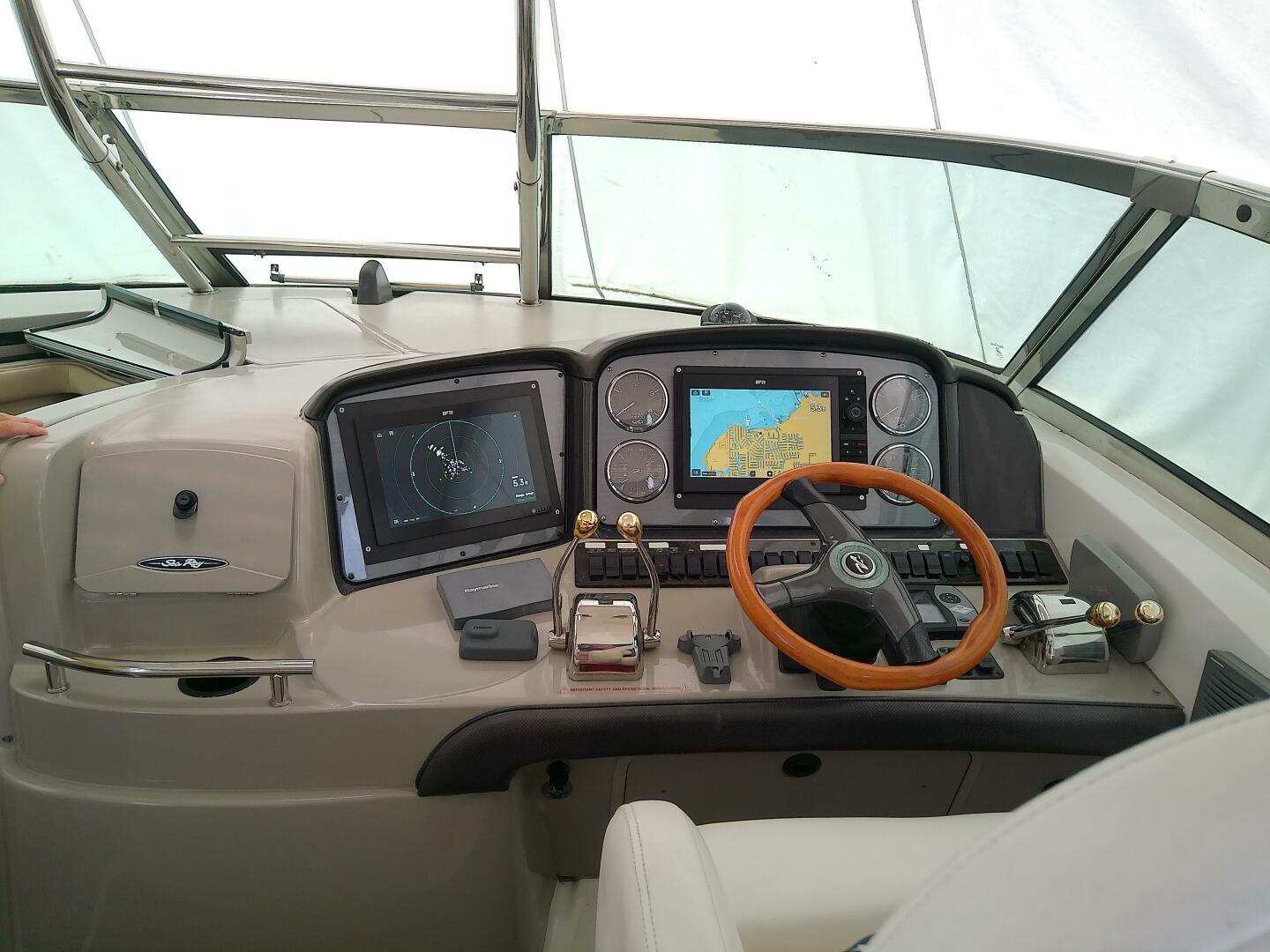 Slide: The Image of Sea Ray 390 Sundancer 2005 - 5373592