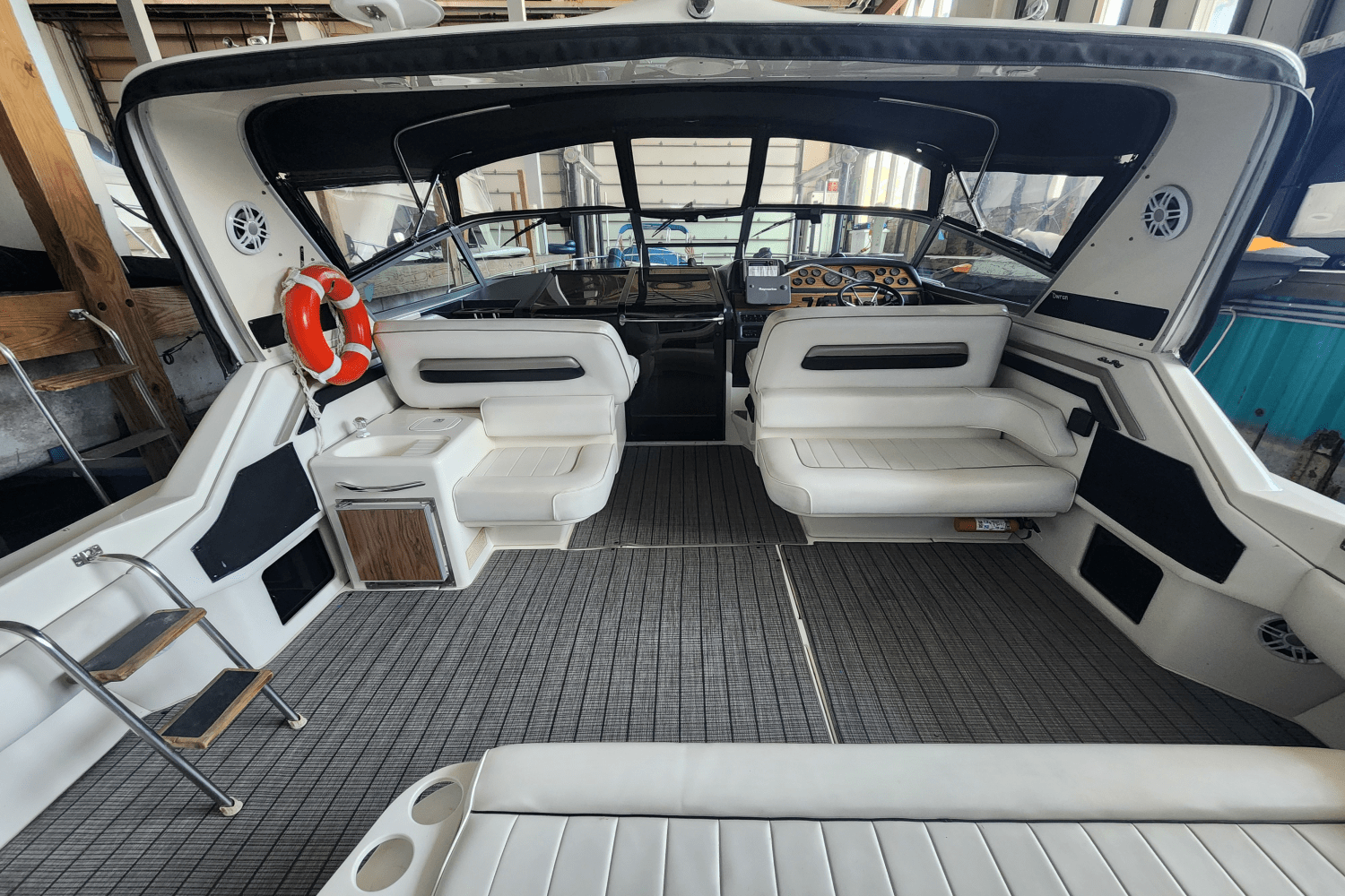 Slide: The Image of Sea Ray 400 EXPRESS 1993 - 14