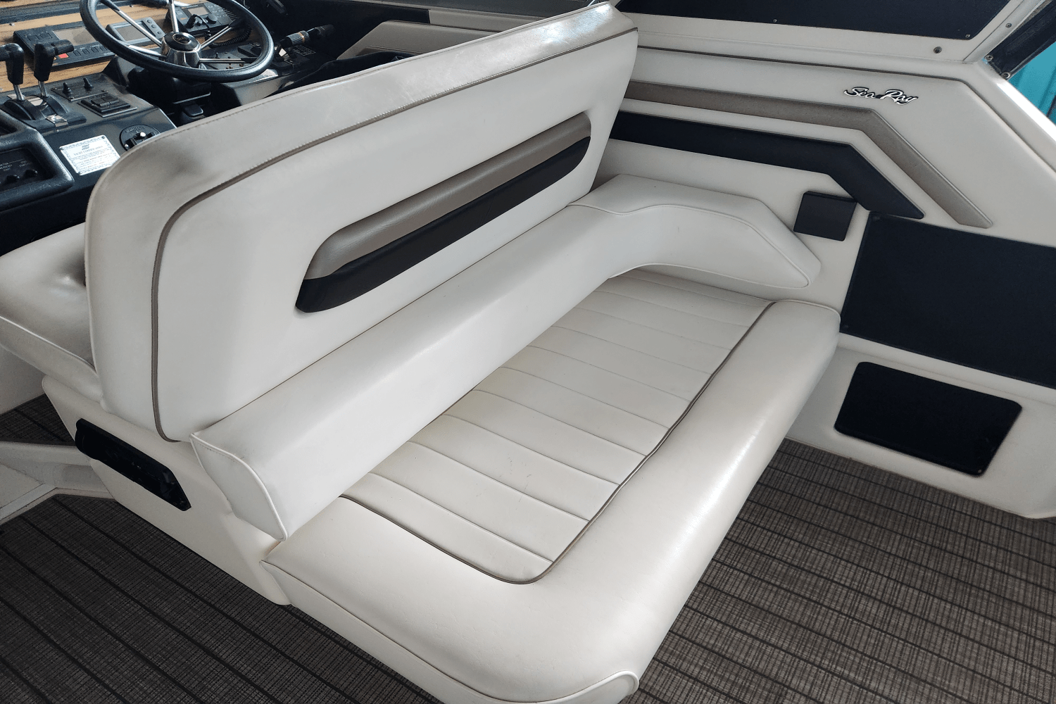 Slide: The Image of Sea Ray 400 EXPRESS 1993 - 17