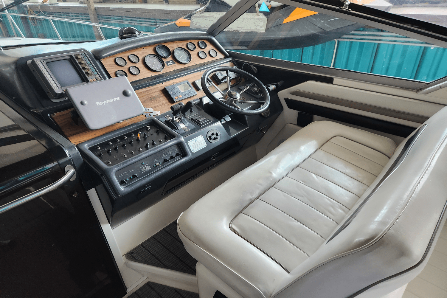 Slide: The Image of Sea Ray 400 EXPRESS 1993 - 19