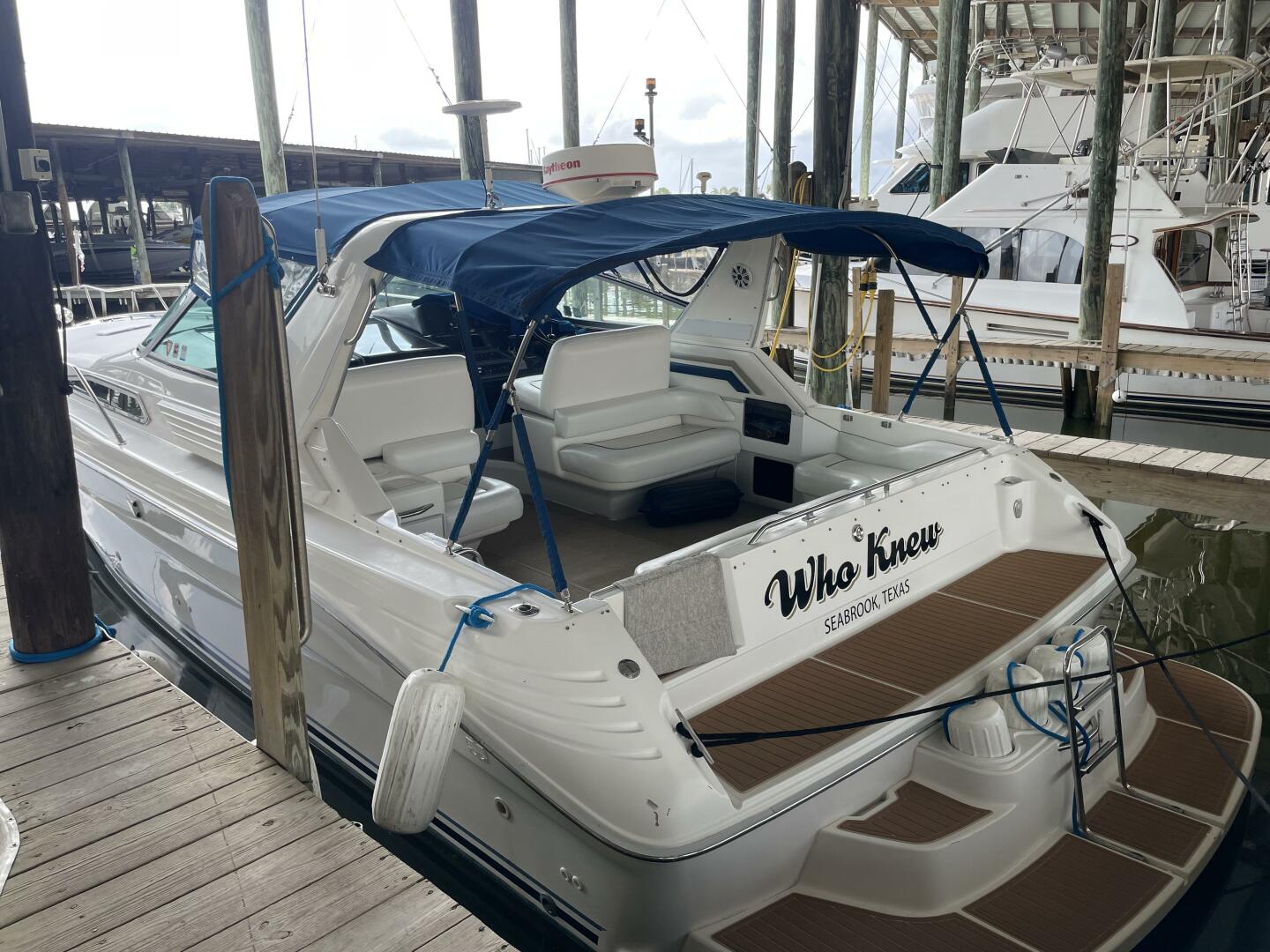 Slide: The Image of Sea Ray 400 Express Cruiser 1993 - 5110098