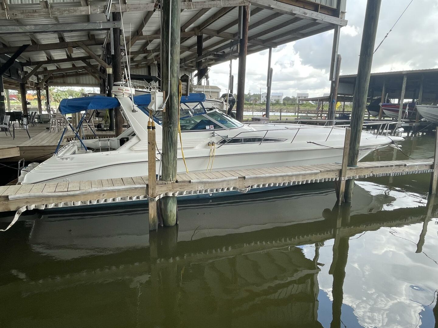 Slide: The Image of Sea Ray 400 Express Cruiser 1993 - 5110153