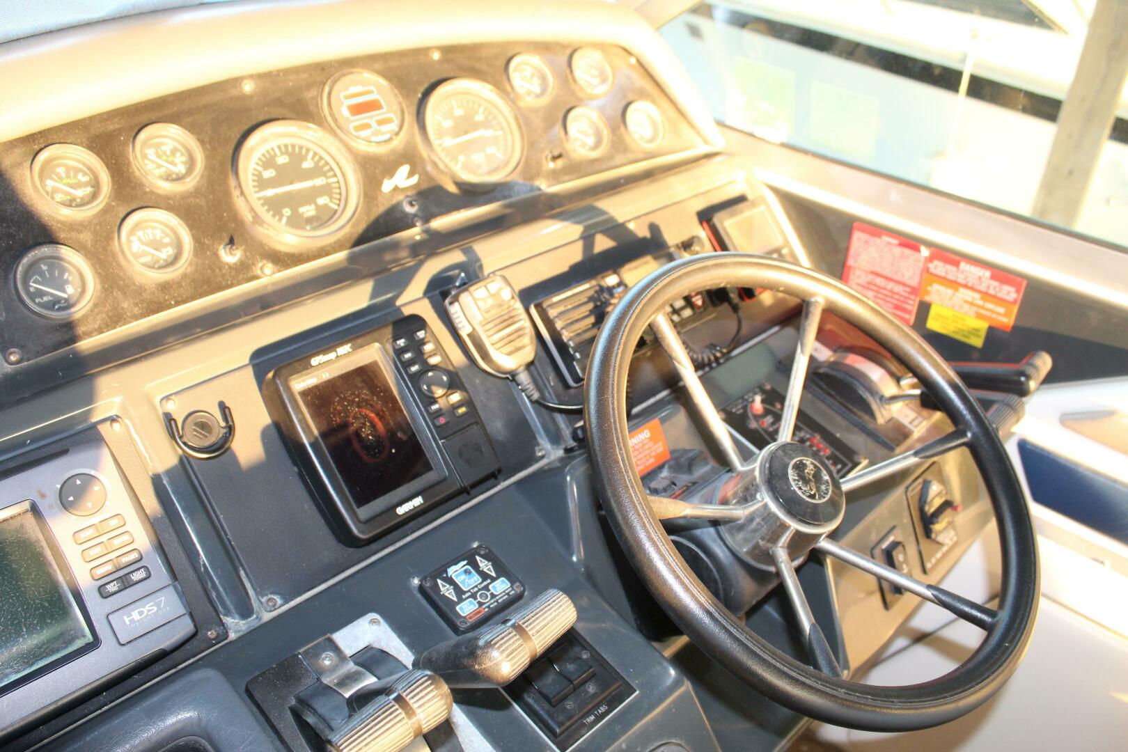 Slide: The Image of Sea Ray 400 Express Cruiser 1993 - 5291875