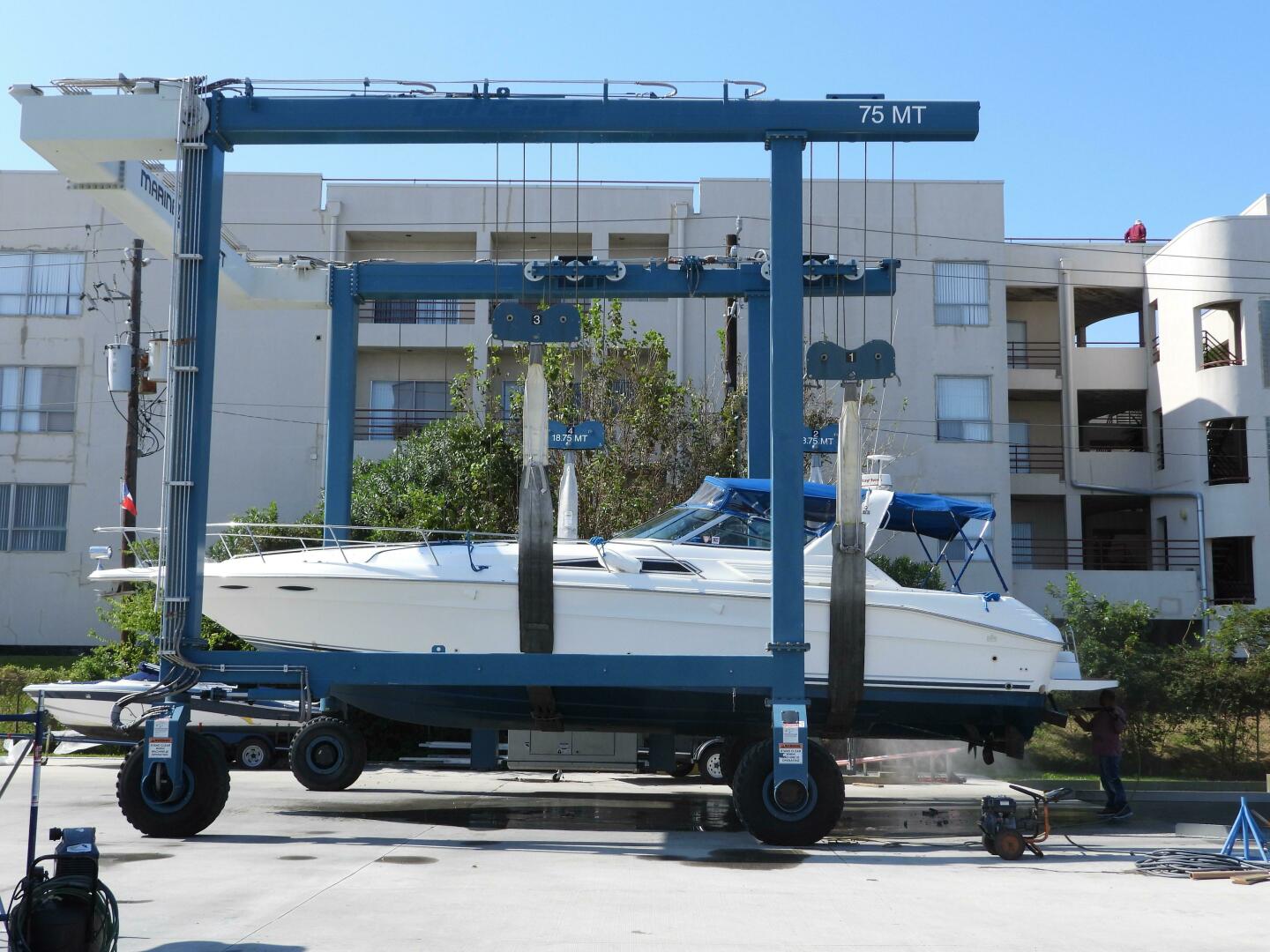 Slide: The Image of Sea Ray 400 Express Cruiser 1993 - 5291878