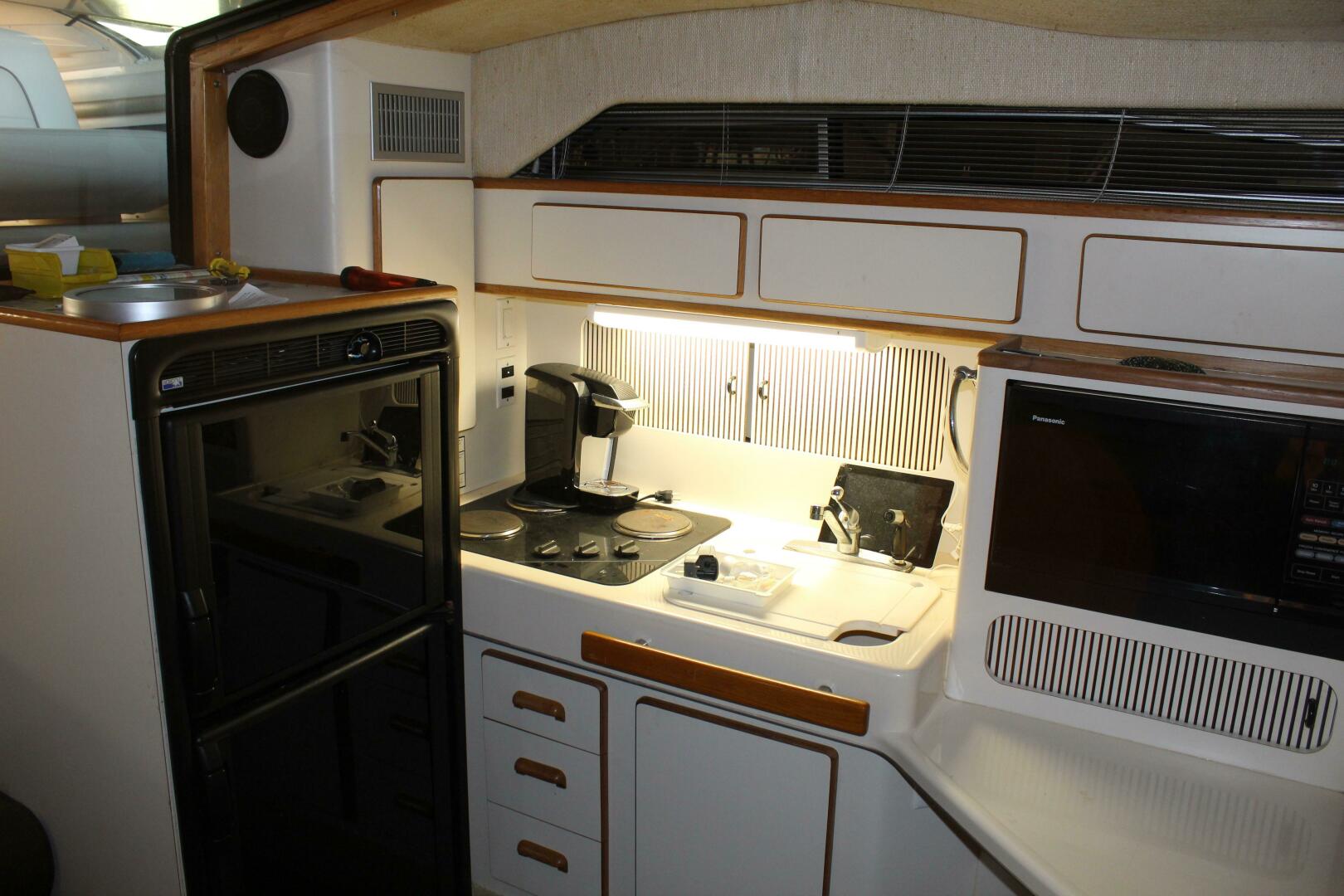 Slide: The Image of Sea Ray 400 Express Cruiser 1993 - 5291883