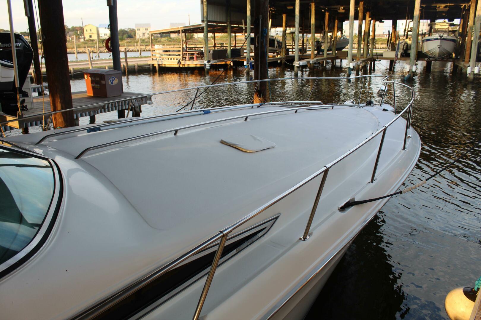 Slide: The Image of Sea Ray 400 Express Cruiser 1993 - 5291886