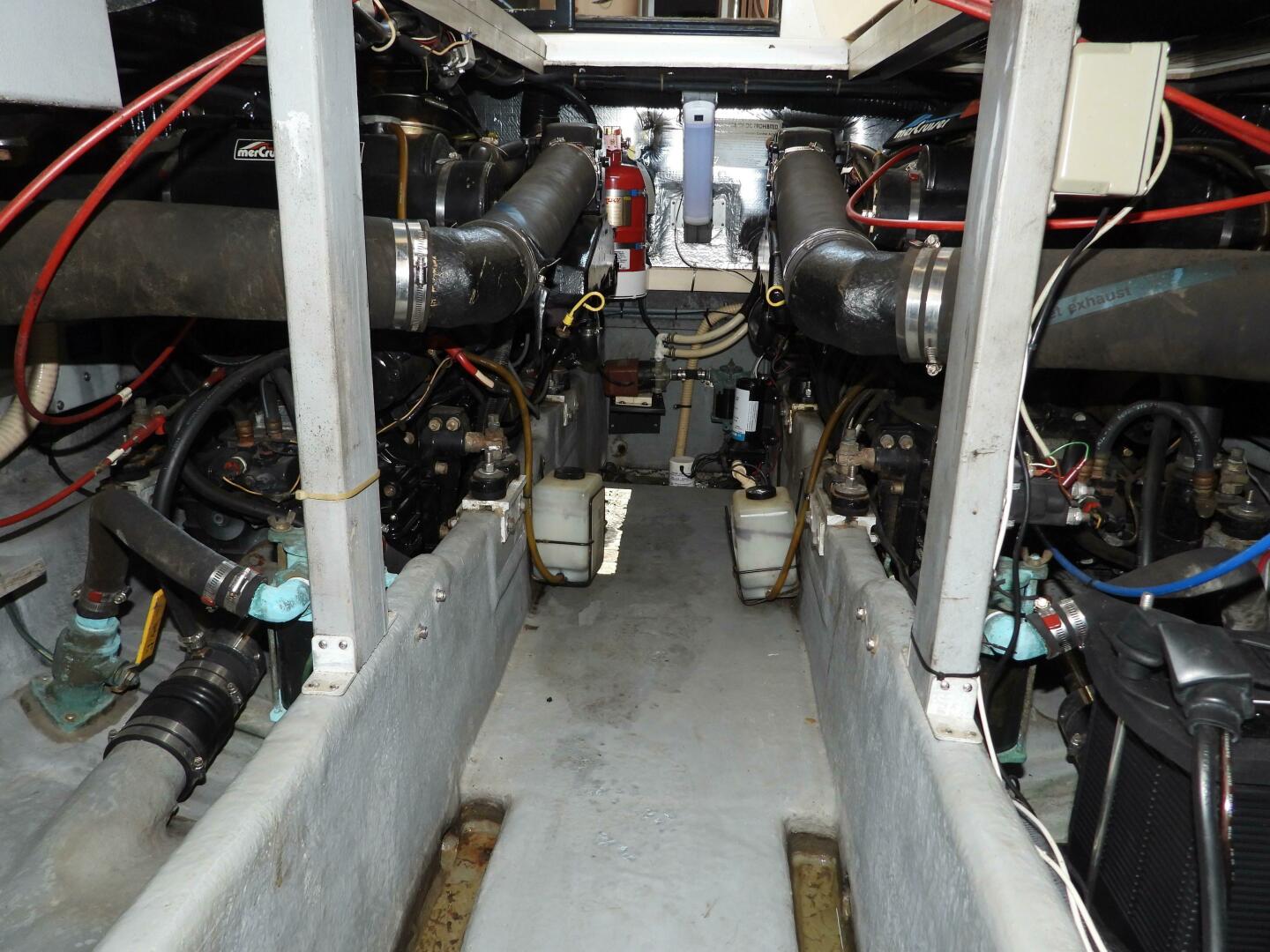 Slide: The Image of Sea Ray 400 Express Cruiser 1993 - 5291888