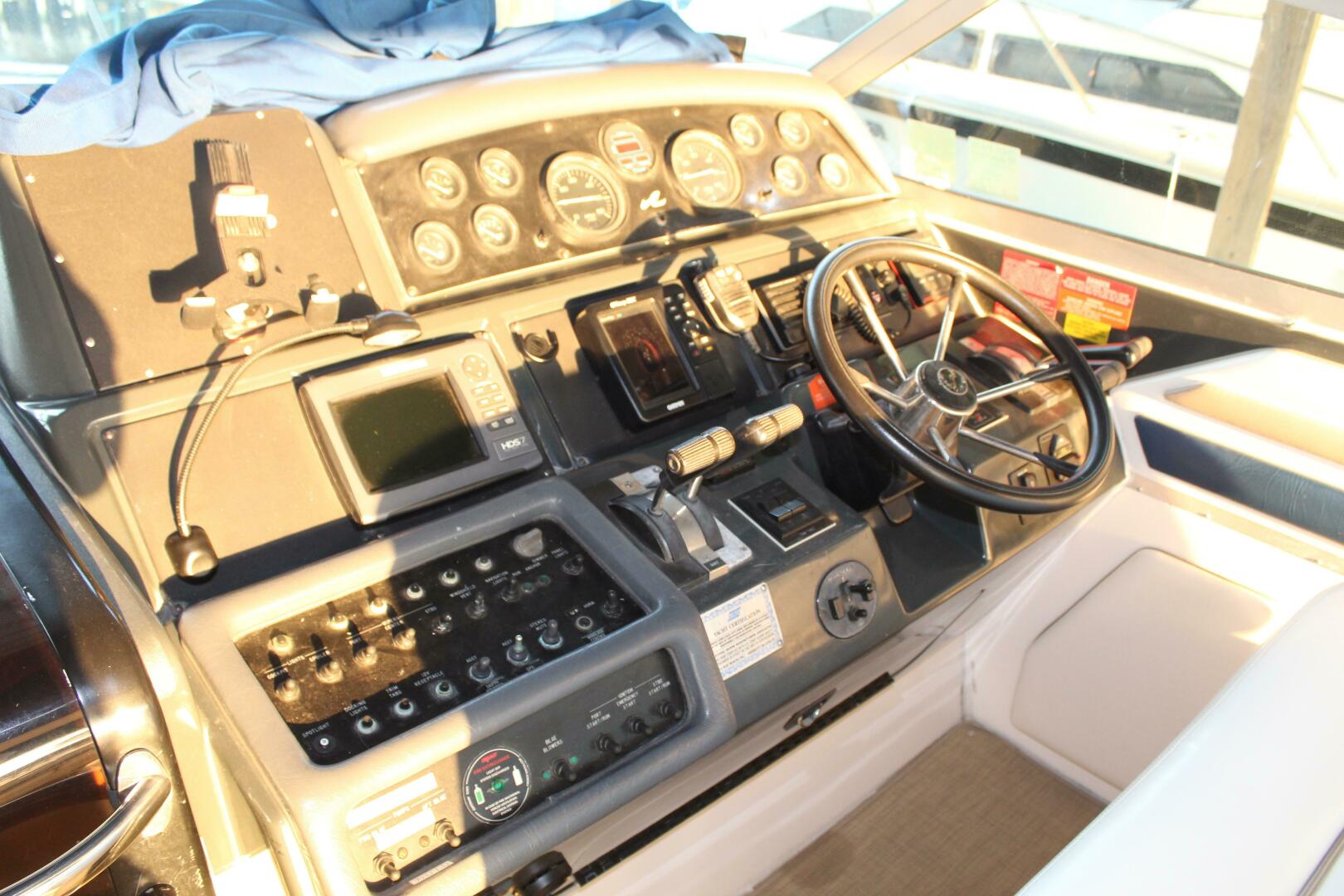 Slide: The Image of Sea Ray 400 Express Cruiser 1993 - 5291892