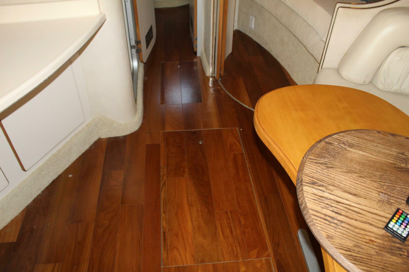 Slide: The Image of Sea Ray 400 Express Cruiser 1993 - 5291895