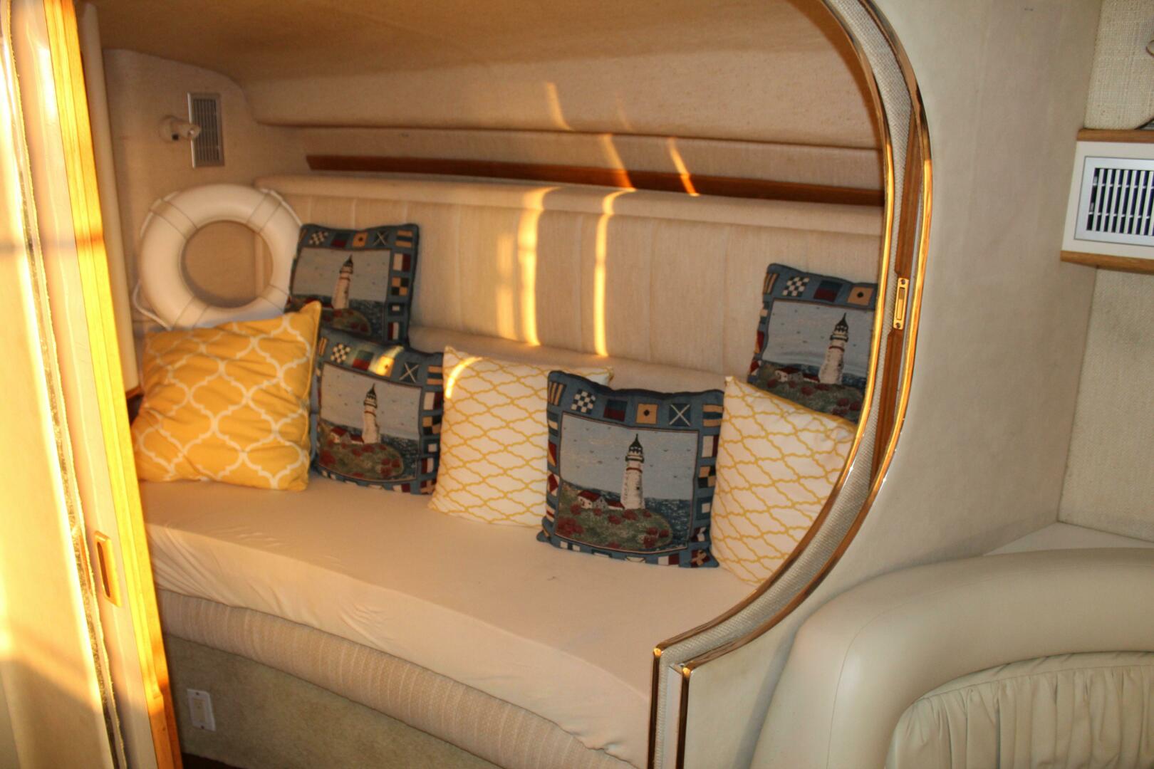 Slide: The Image of Sea Ray 400 Express Cruiser 1993 - 5291897