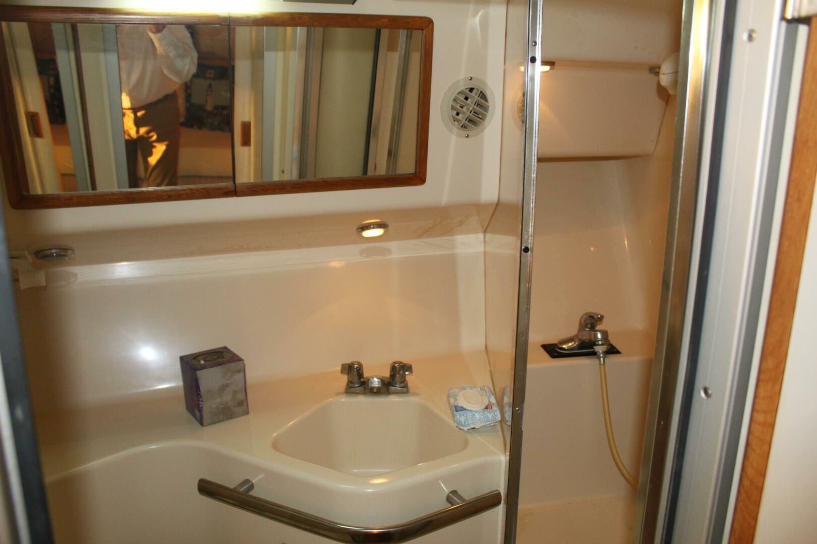 Slide: The Image of Sea Ray 400 Express Cruiser 1993 - 5291900