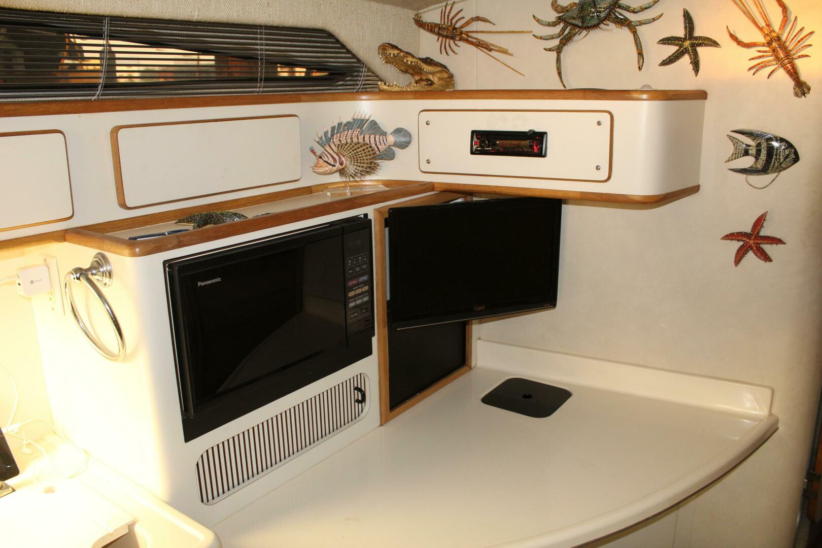 Slide: The Image of Sea Ray 400 Express Cruiser 1993 - 5291901