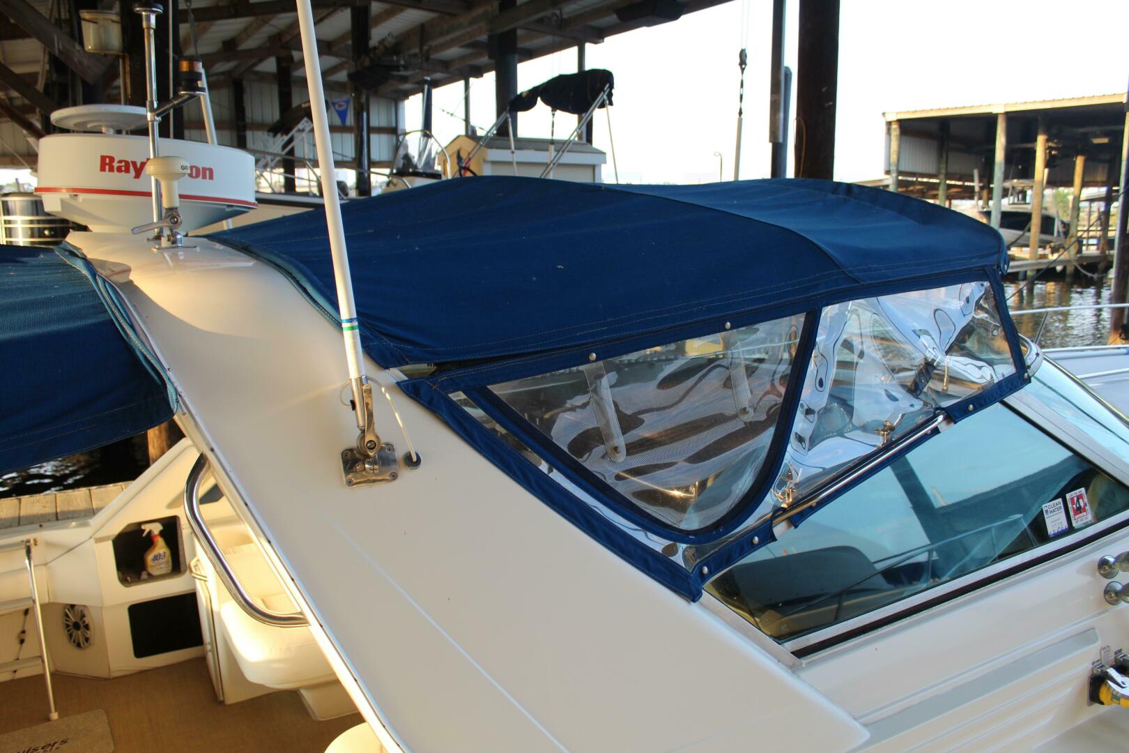 Slide: The Image of Sea Ray 400 Express Cruiser 1993 - 5291903