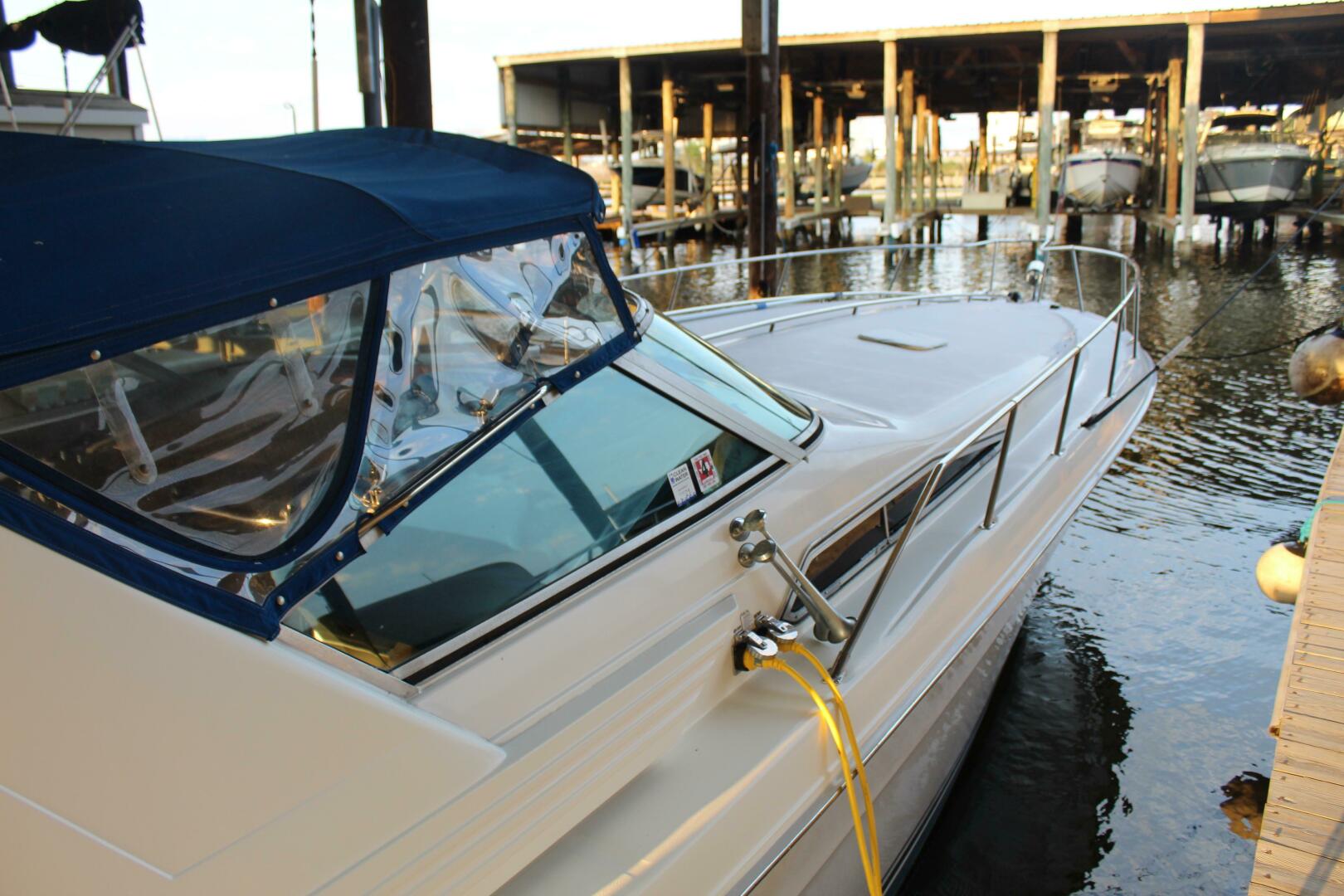 Slide: The Image of Sea Ray 400 Express Cruiser 1993 - 5291905