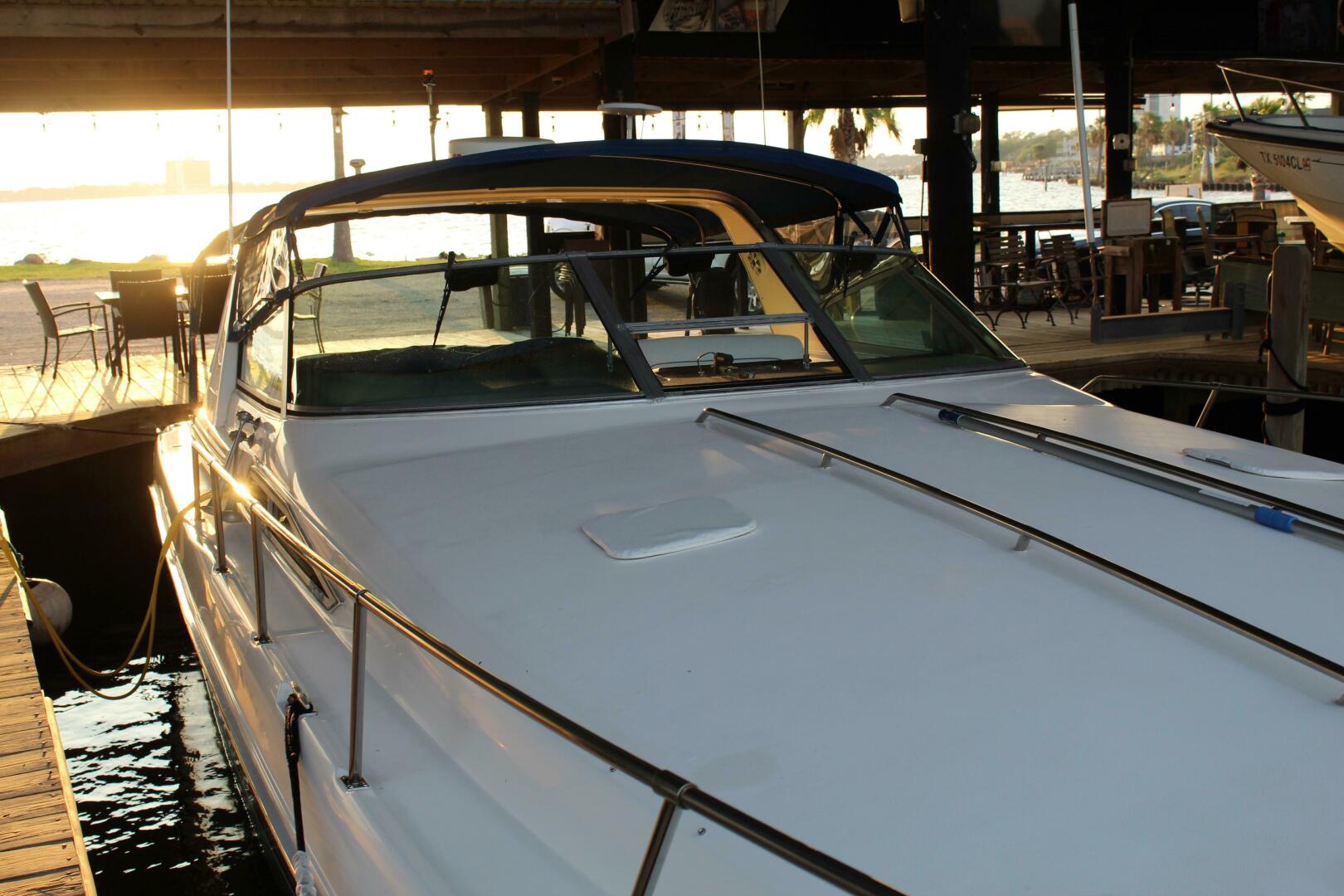 Slide: The Image of Sea Ray 400 Express Cruiser 1993 - 5291907