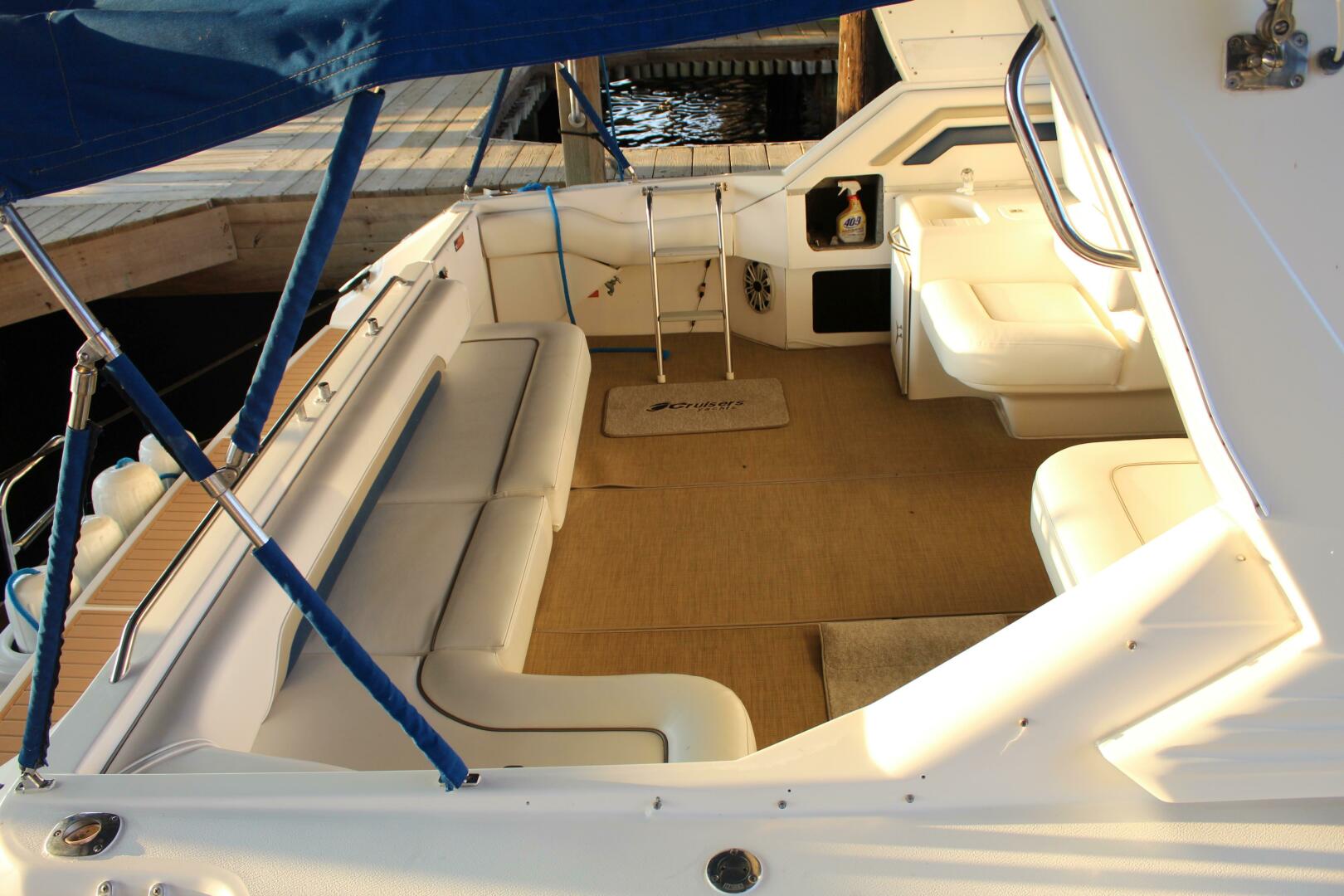 Slide: The Image of Sea Ray 400 Express Cruiser 1993 - 5291908