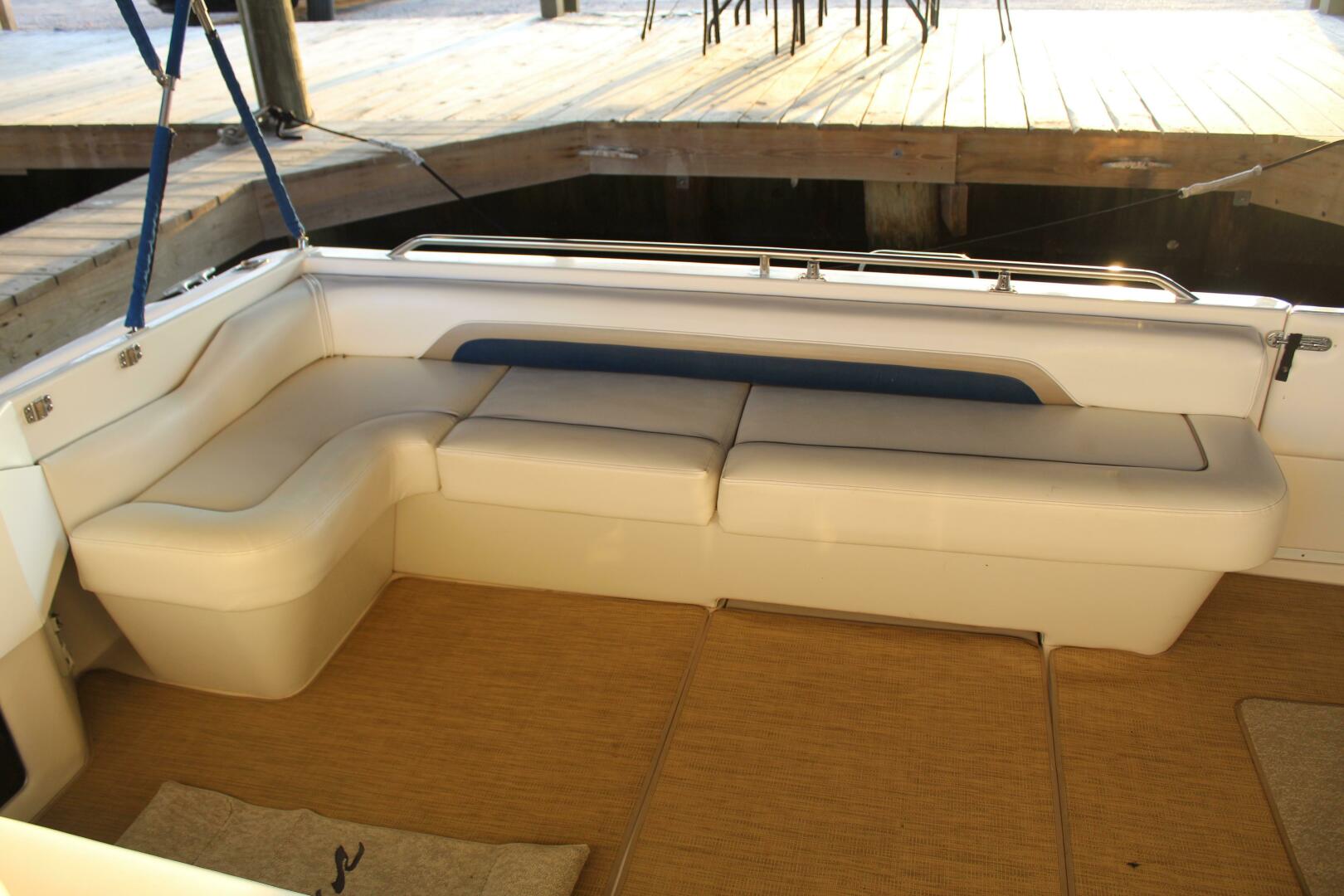 Slide: The Image of Sea Ray 400 Express Cruiser 1993 - 5291909