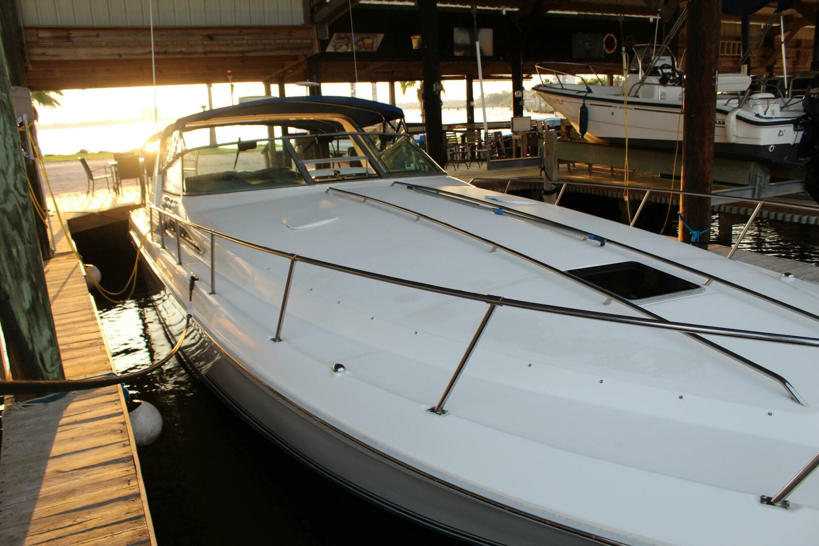 Slide: The Image of Sea Ray 400 Express Cruiser 1993 - 5291910