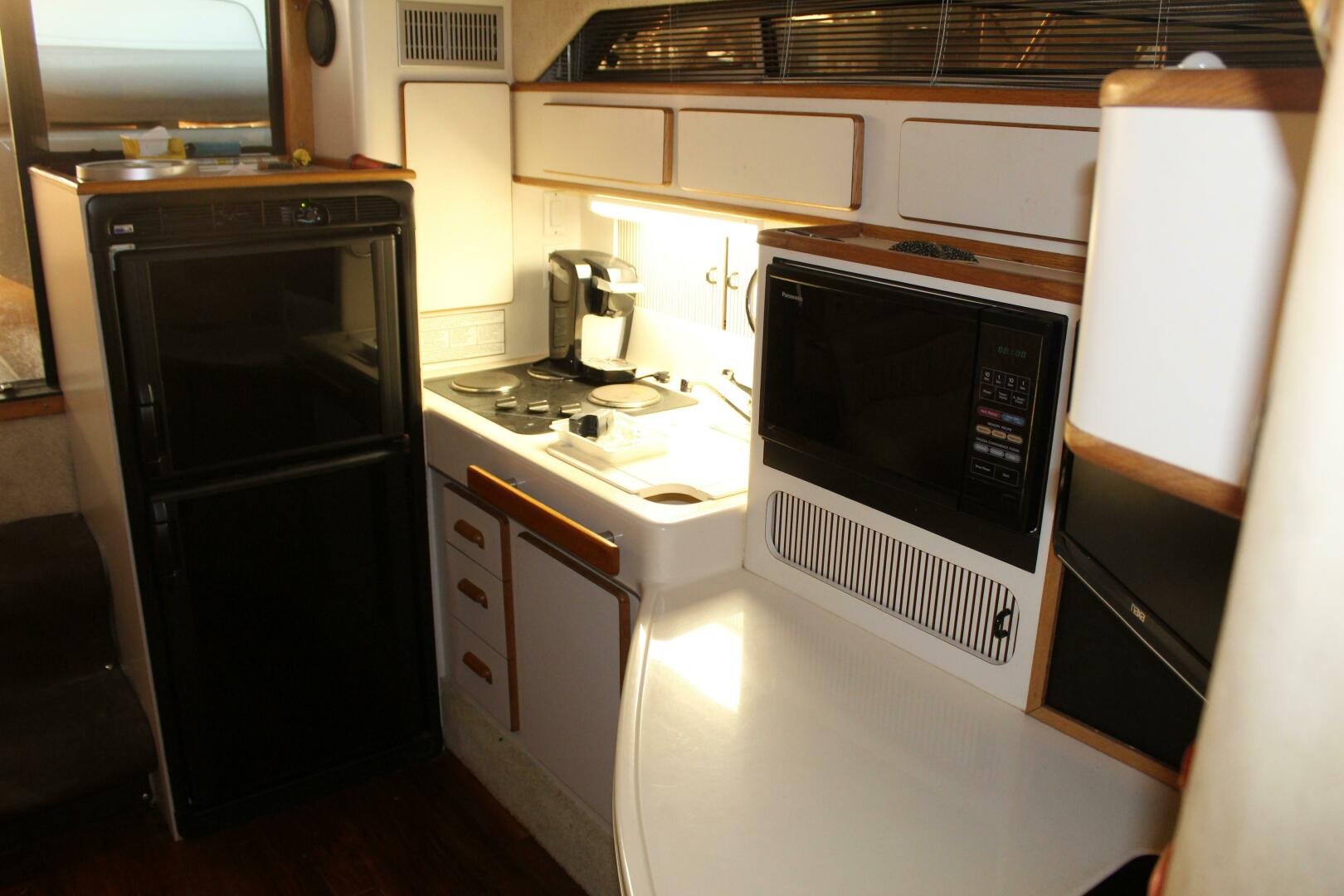 Slide: The Image of Sea Ray 400 Express Cruiser 1993 - 5291912