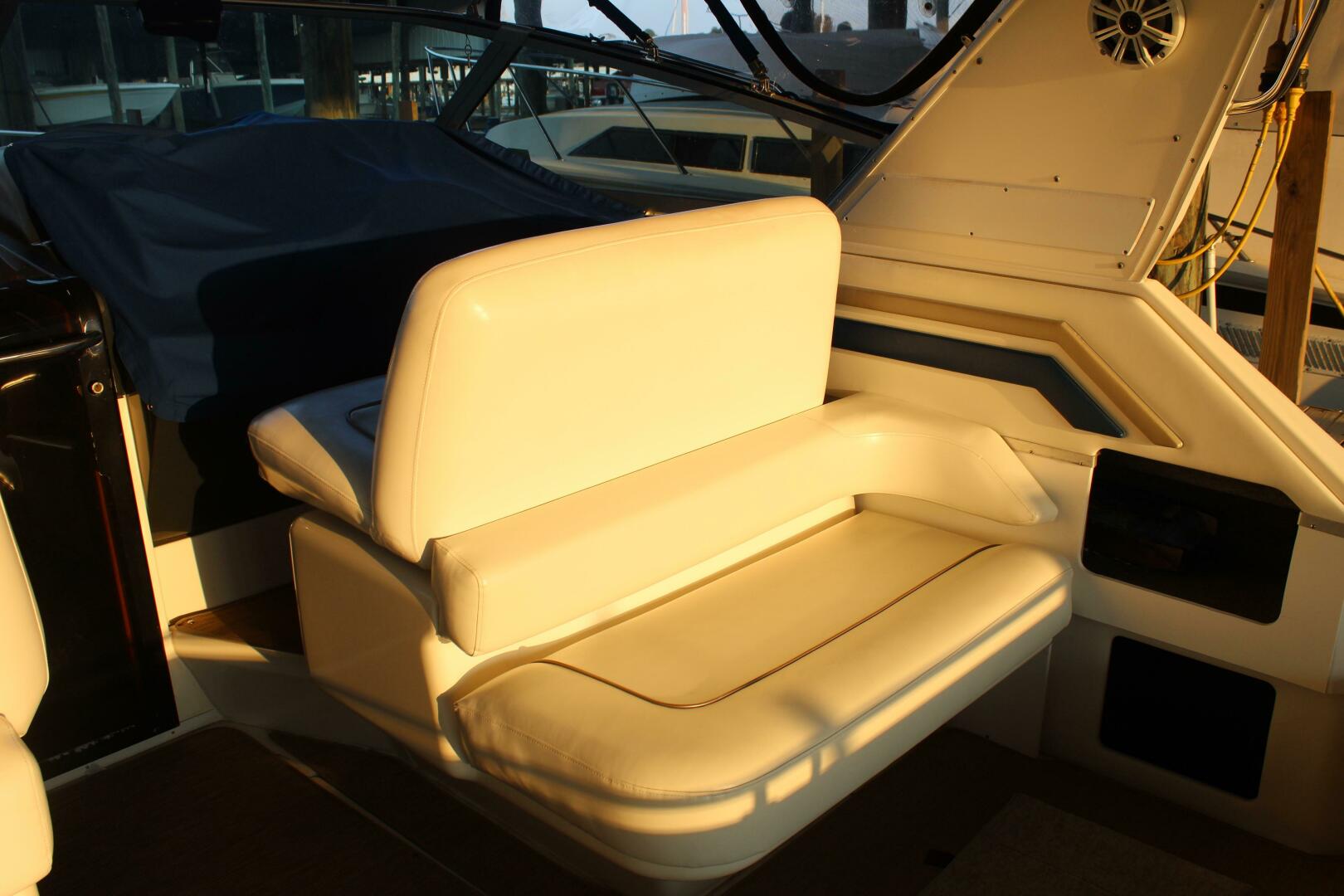 Slide: The Image of Sea Ray 400 Express Cruiser 1993 - 5291915