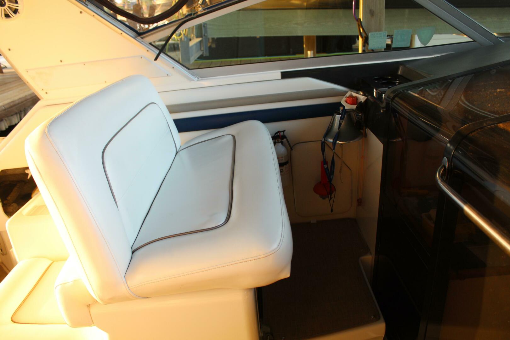 Slide: The Image of Sea Ray 400 Express Cruiser 1993 - 5291916