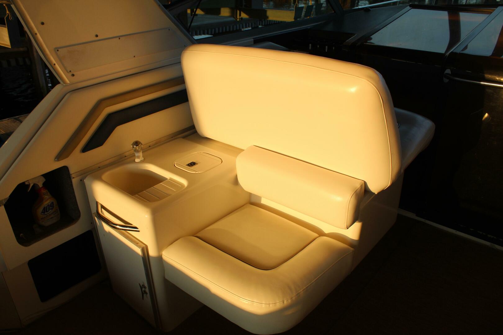 Slide: The Image of Sea Ray 400 Express Cruiser 1993 - 5291917