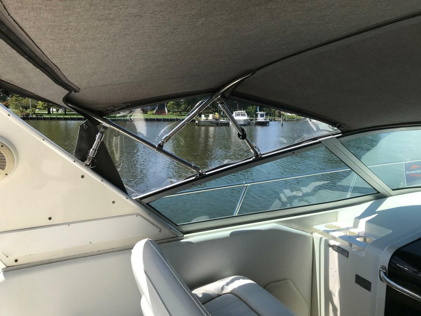 Slide: The Image of Sea Ray 400 Express Cruiser 1995 - 4
