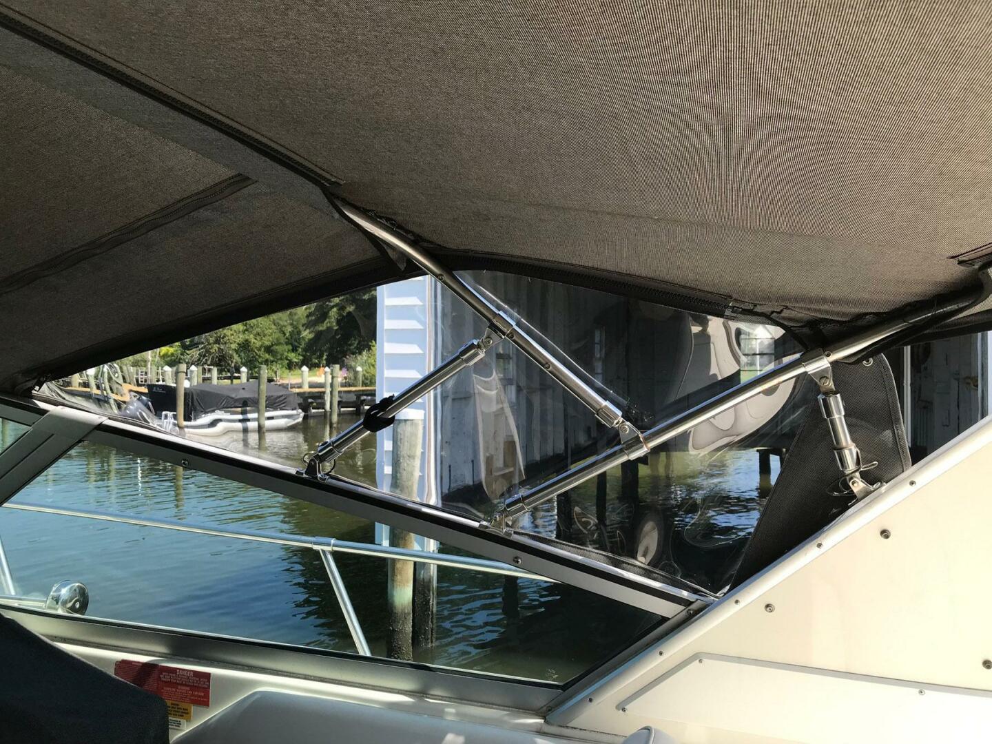 Slide: The Image of Sea Ray 400 Express Cruiser 1995 - 5