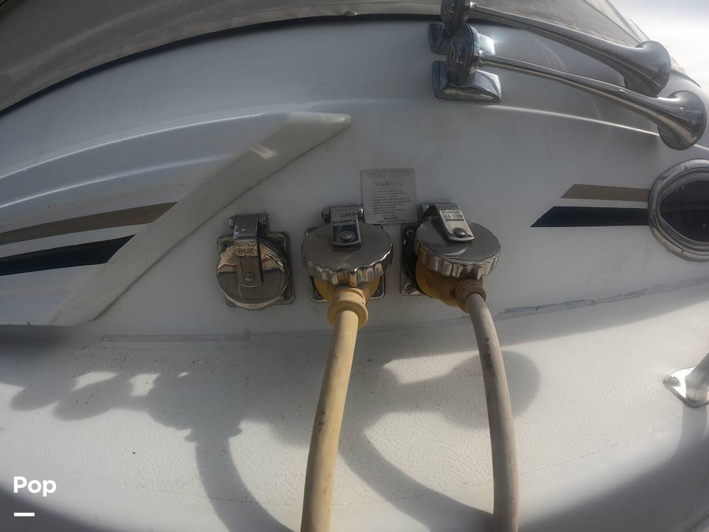 Slide: The Image of Sea Ray 400 Express Cruiser 1997 - 17