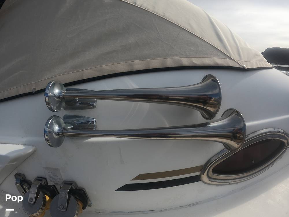 Slide: The Image of Sea Ray 400 Express Cruiser 1997 - 18
