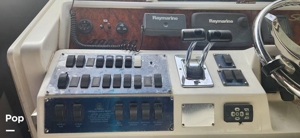 Slide: The Image of Sea Ray 400 Express Cruiser 1997 - 31