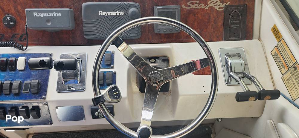 Slide: The Image of Sea Ray 400 Express Cruiser 1997 - 34